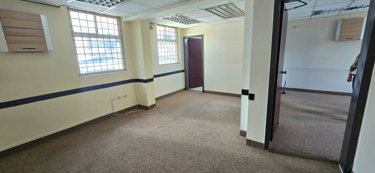 SE VENDE O SE ARRIENDA CASA COMERCIAL SECTOR CALLE SAN IGNACIO Y AV. LA CORUÑA
