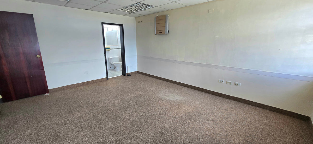 SE VENDE O SE ARRIENDA CASA COMERCIAL SECTOR CALLE SAN IGNACIO Y AV. LA CORUÑA