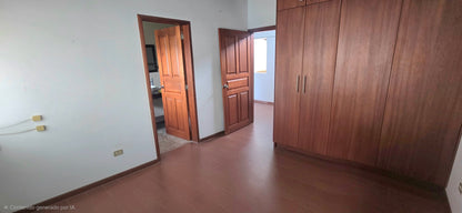 SE ARRIENDA CASA SECTOR MONTESERRIN, DENTRO DE LA URBANIZACION CAMPO ALEGRE