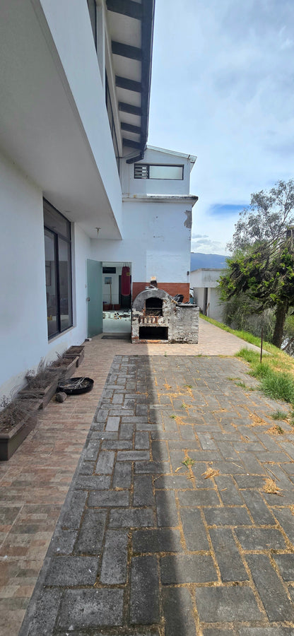 SE ARRIENDA CASA SECTOR MONTESERRIN, DENTRO DE LA URBANIZACION CAMPO ALEGRE