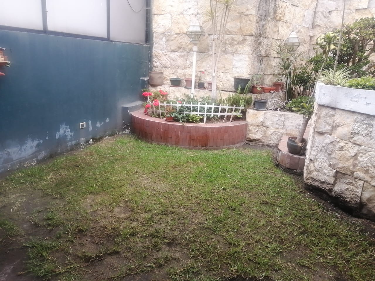 SE VENDE CASA SECTOR EL BOSQUE DE 3 PLANTAS EN LA CALLE CARVAJAL