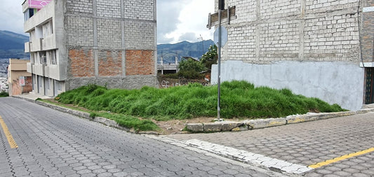 SE VENDE TERRENO EN EL SECTOR DE QUITUMBE.