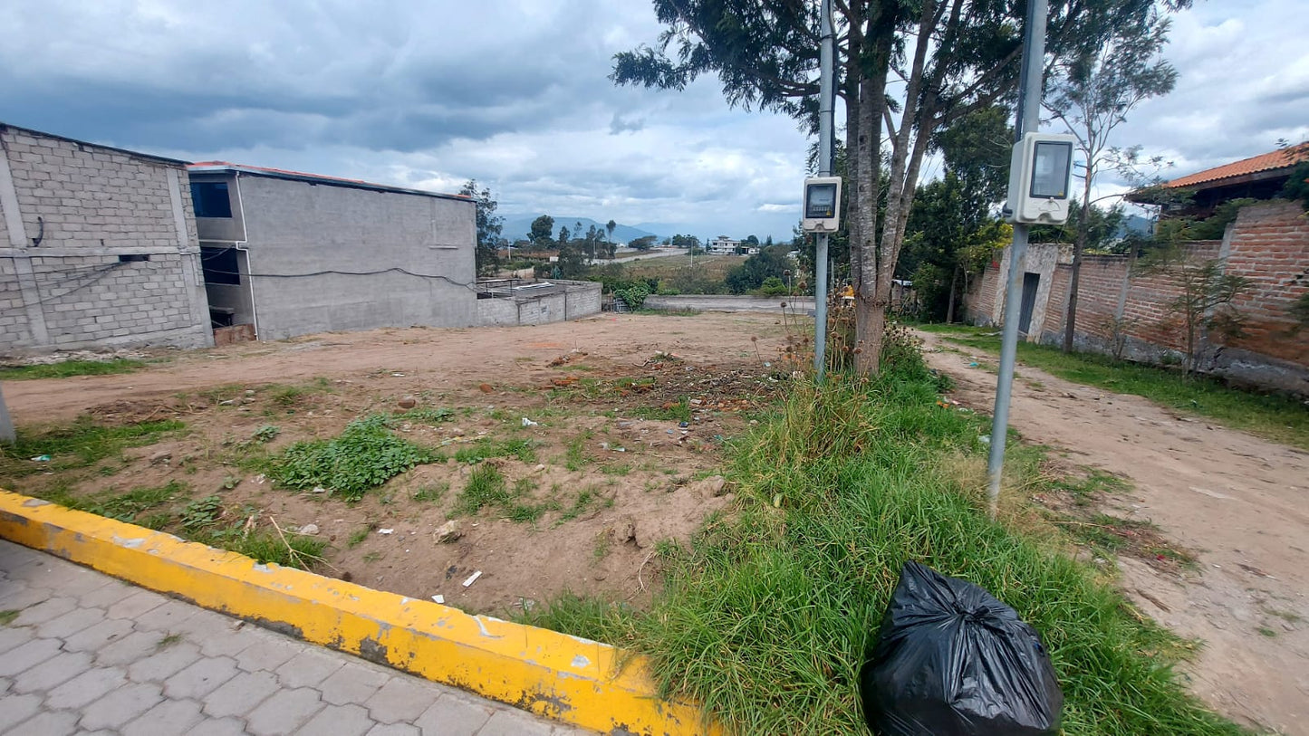 SE VENDE TERRENO EN EL SECTOR DE CALDERON