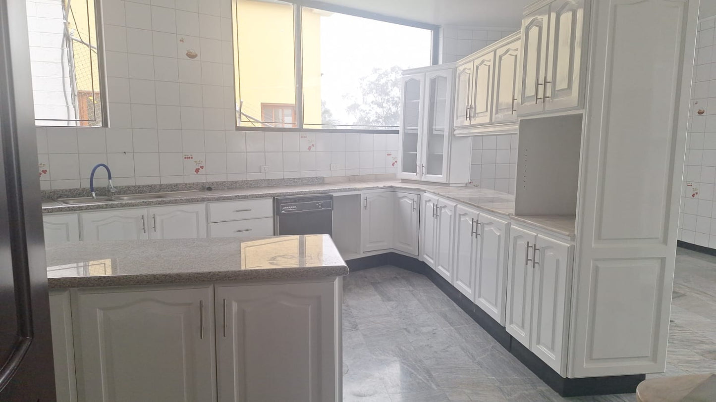 SE ARRIENDA DUPLEX SECTOR MONTESERRIN, DENTRO DE LA URBANIZACION CAMPO ALEGRE.