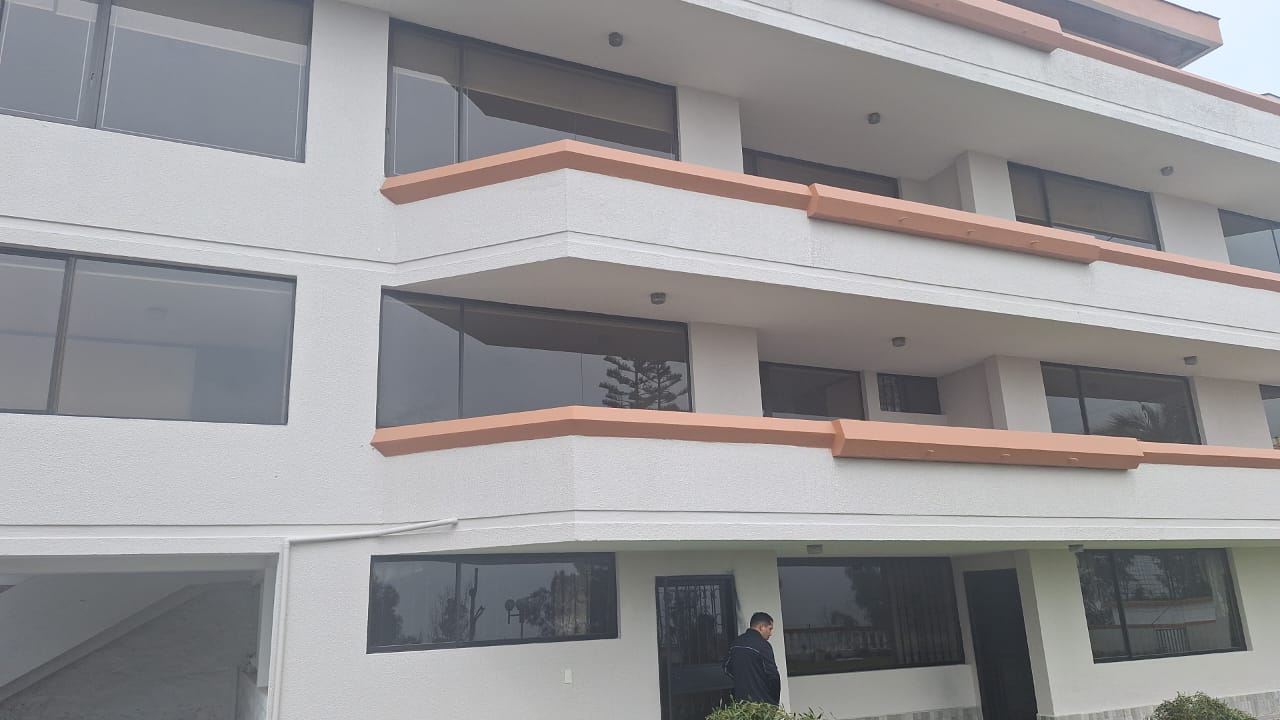 SE ARRIENDA DEPARTAMENTO EN MONTESERRIN - DENTRO DE LA URBANIZACION CAMPO ALEGRE.