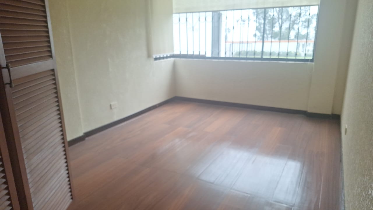SE ARRIENDA DEPARTAMENTO EN MONTESERRIN - DENTRO DE LA URBANIZACION CAMPO ALEGRE.