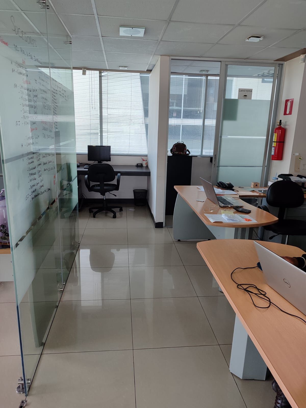 SE VENDE OFICINA SECTOR PLAZA ARGENTINA