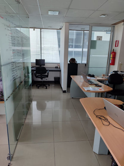 SE VENDE OFICINA SECTOR PLAZA ARGENTINA