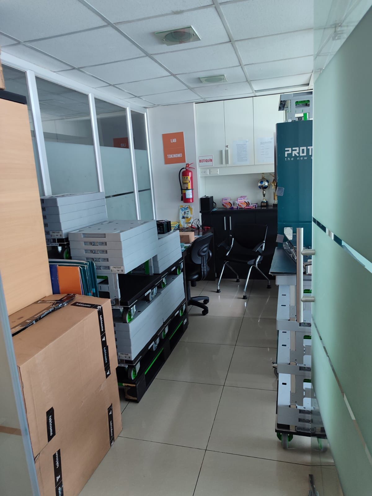 SE VENDE OFICINA SECTOR PLAZA ARGENTINA
