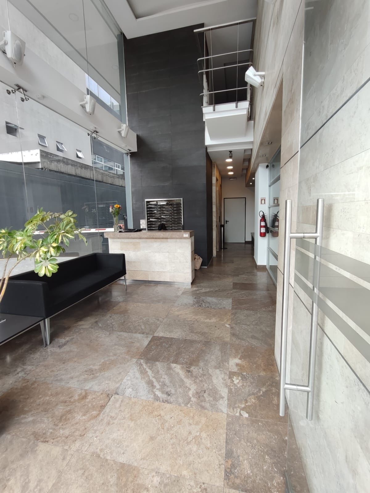 SE VENDE OFICINA SECTOR PLAZA ARGENTINA