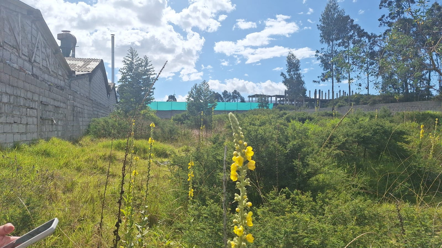 SE VENDE TERRENO EN CALDERÓN - BARRIO LA CANDELARIA.