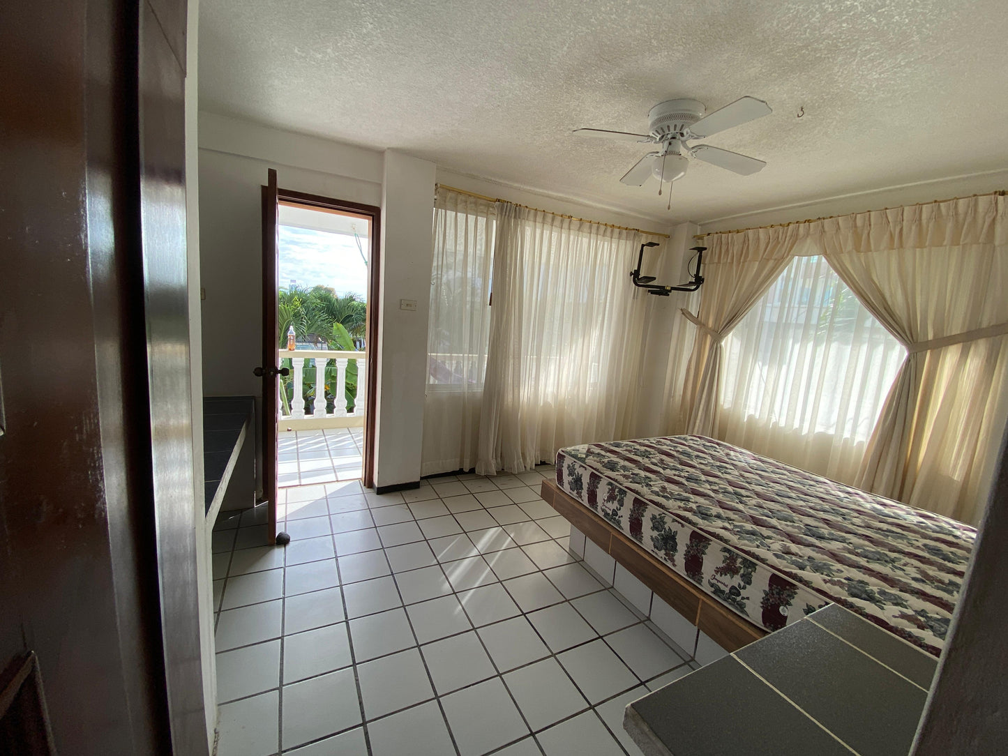 SE VENDE DEPARTAMENTO AMOBLADO EN TONSUPA PROVINCIA DE ESMERALDAS.
