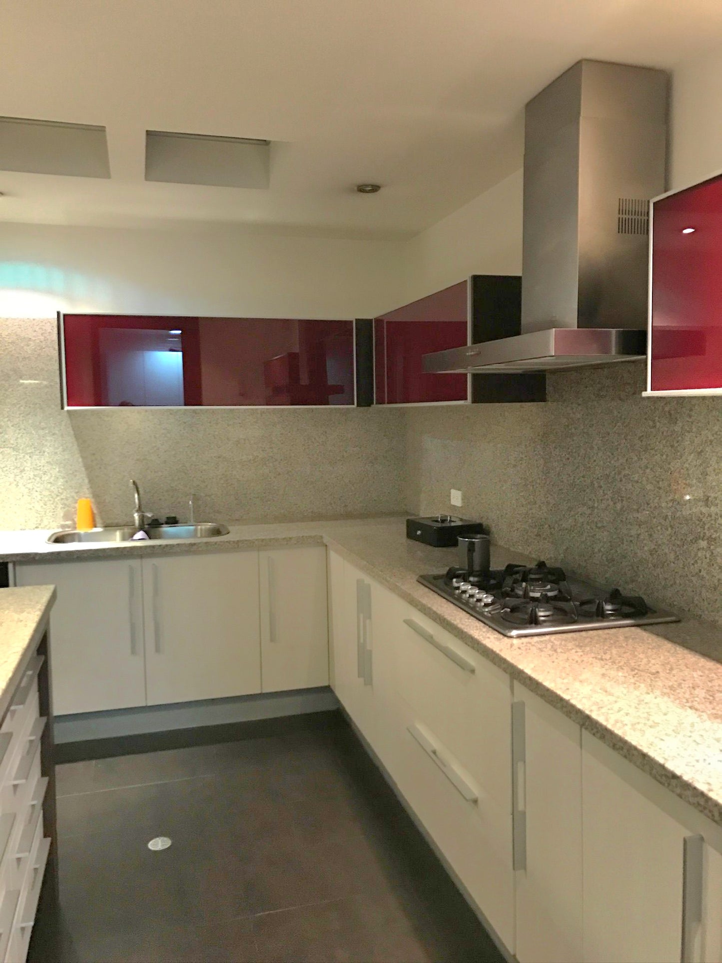 SE VENDE PENTHOUSE SECTOR BELLAVISTA - CALLE QUITEÑO LIBRE.