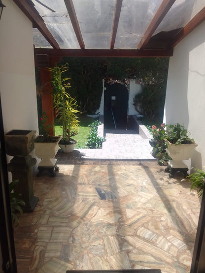 SE VENDE CASA EN CUMBAYÁ