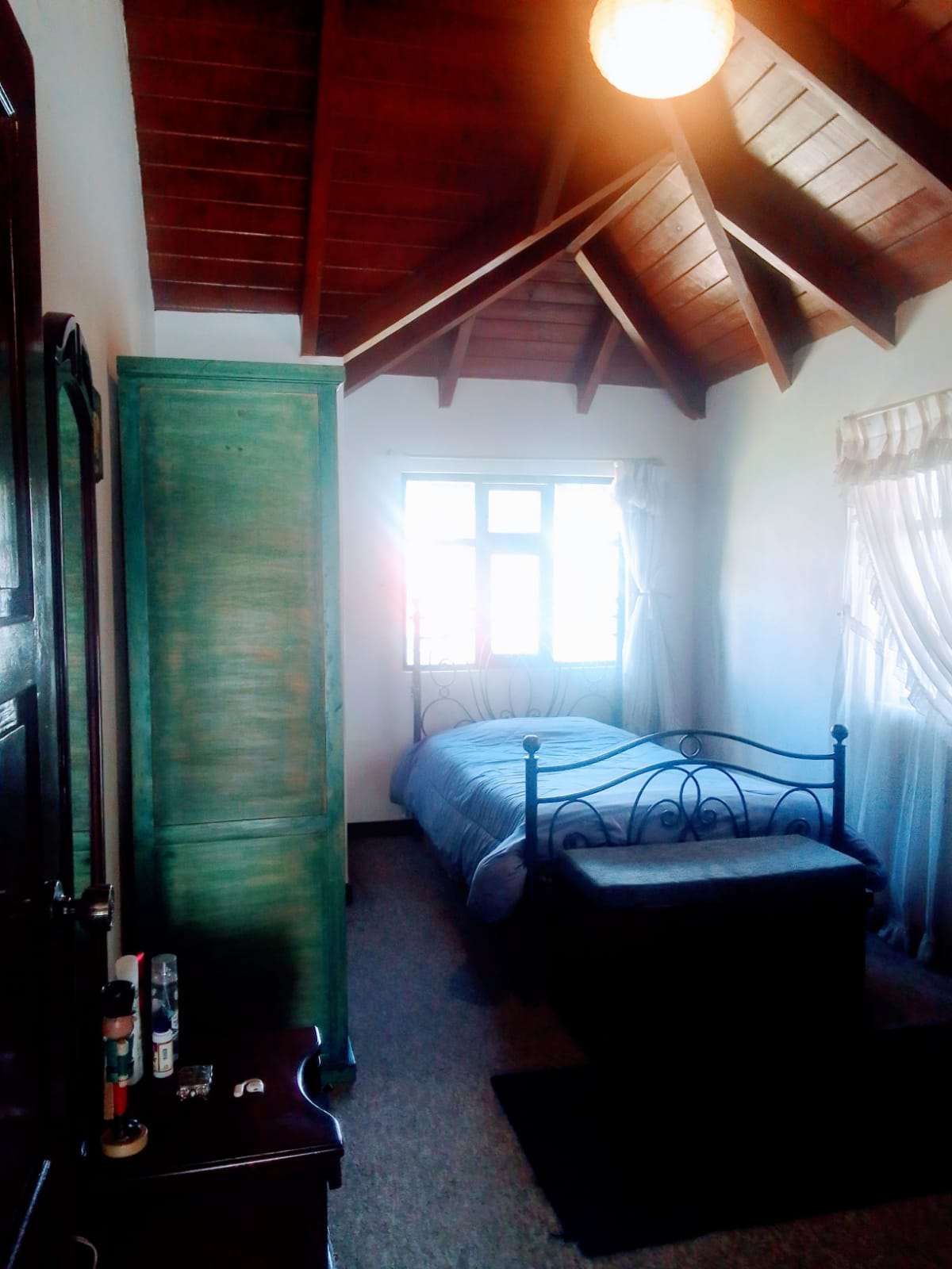 SE VENDE CASA EN CUMBAYÁ