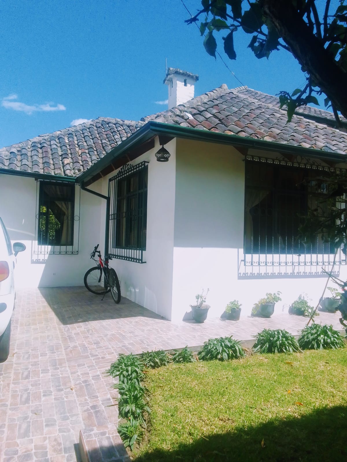 SE VENDE CASA EN CUMBAYÁ