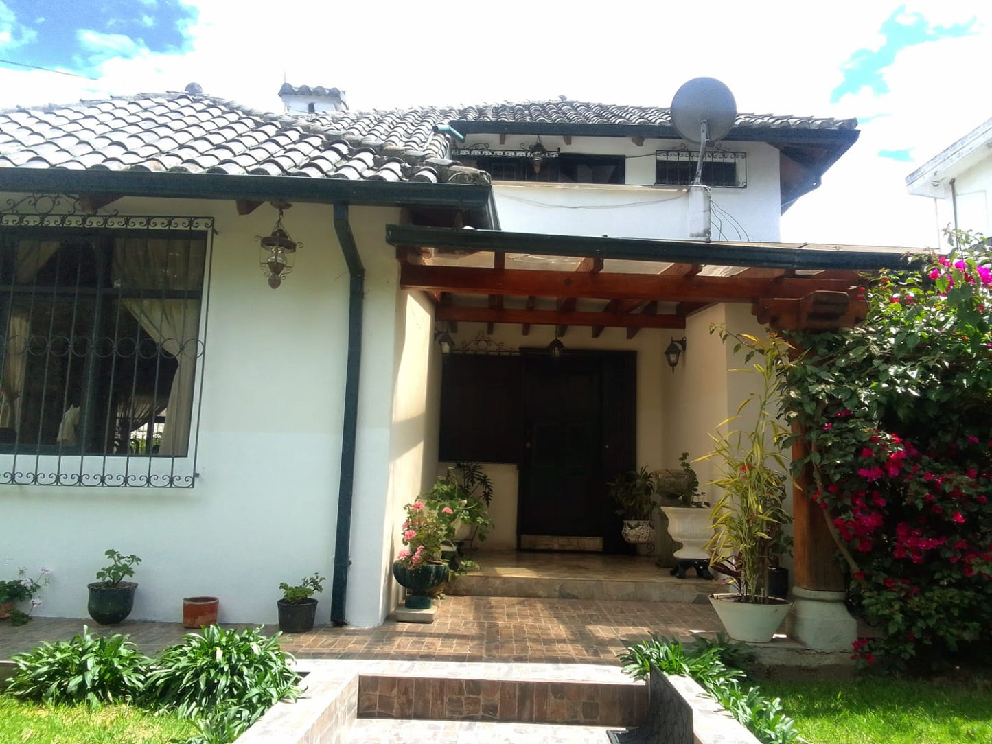 SE VENDE CASA EN CUMBAYÁ
