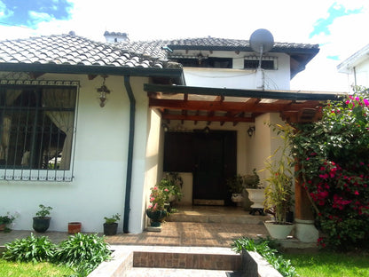 SE VENDE CASA EN CUMBAYÁ