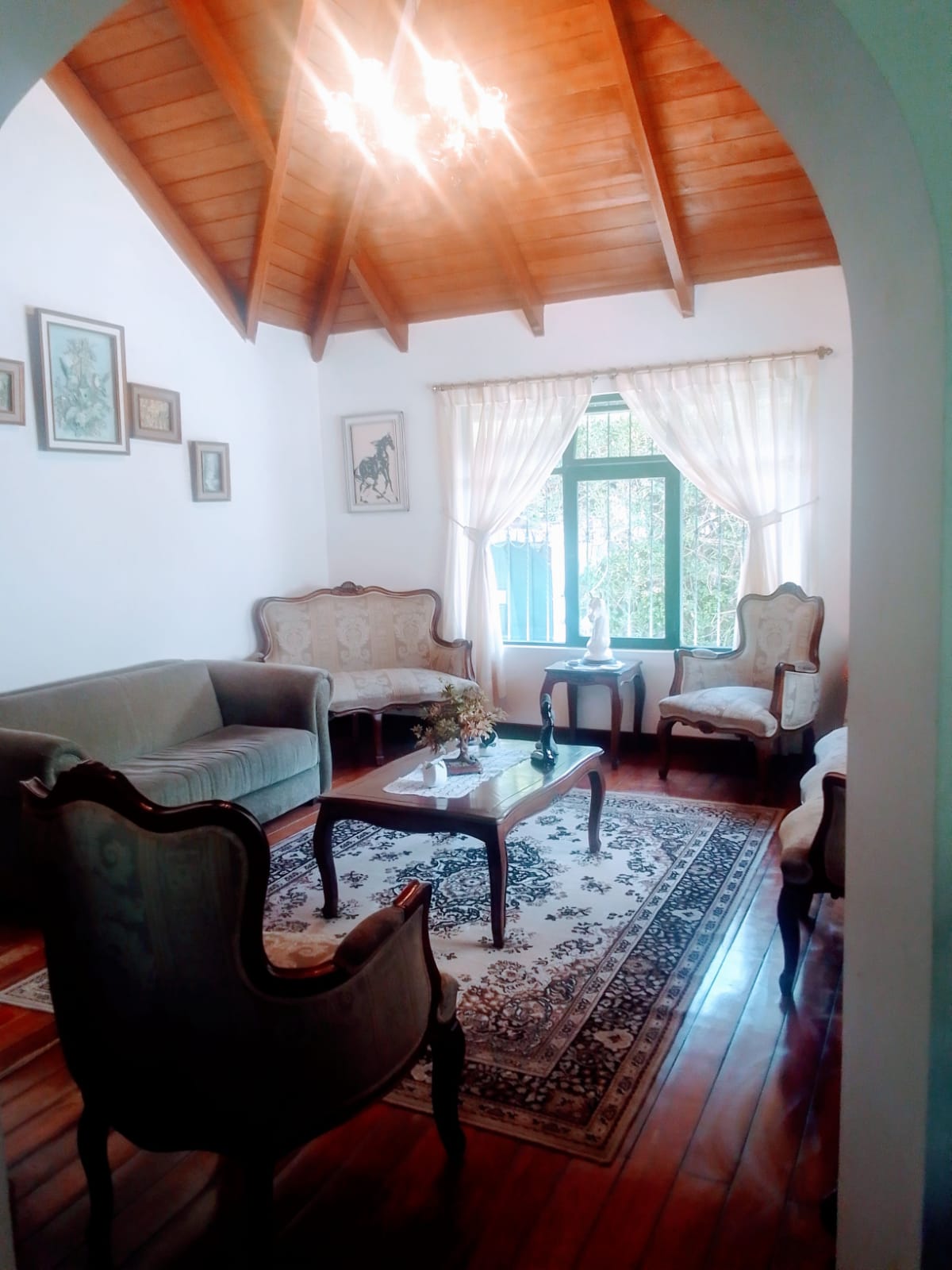 SE VENDE CASA EN CUMBAYÁ