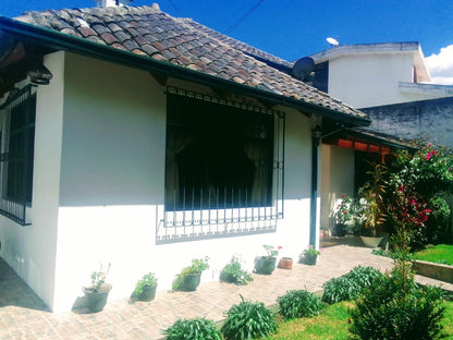 SE VENDE CASA EN CUMBAYÁ