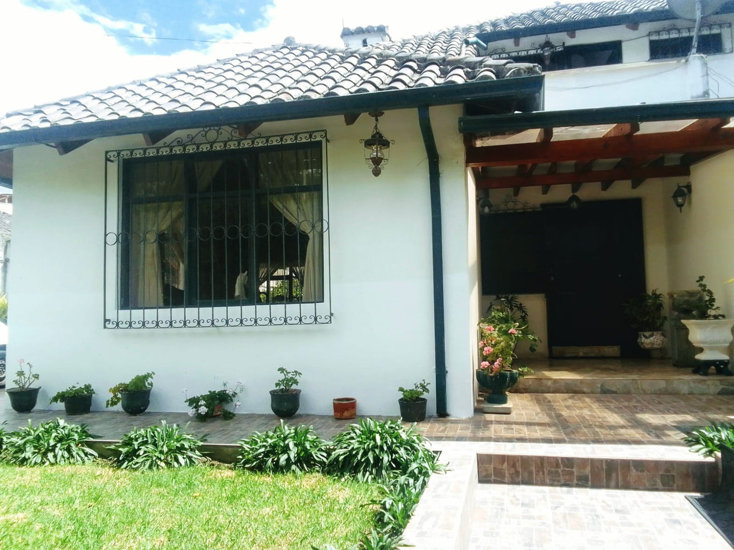 SE VENDE CASA EN CUMBAYÁ