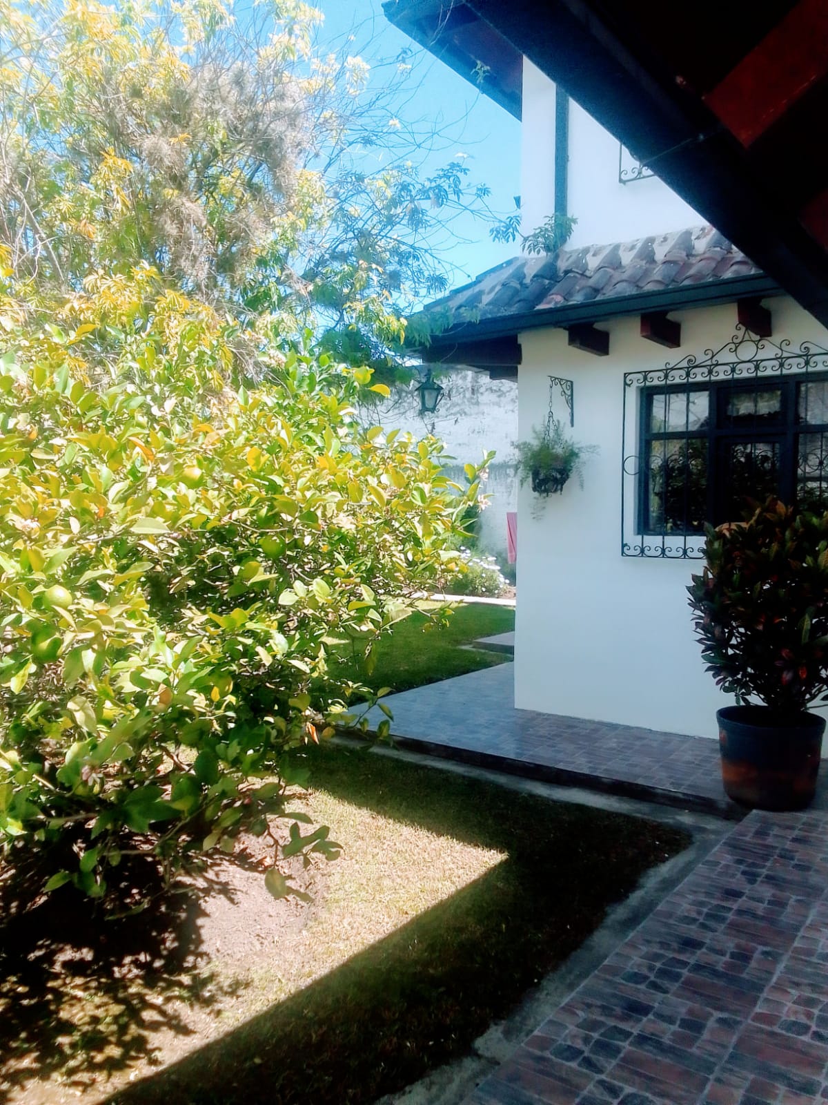SE VENDE CASA EN CUMBAYÁ