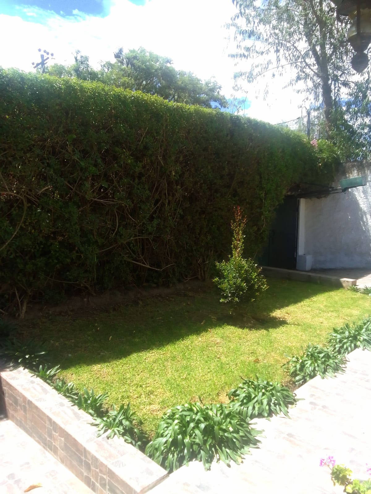SE VENDE CASA EN CUMBAYÁ