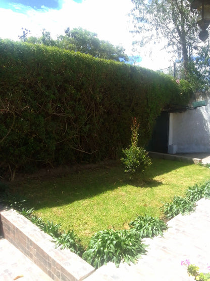 SE VENDE CASA EN CUMBAYÁ