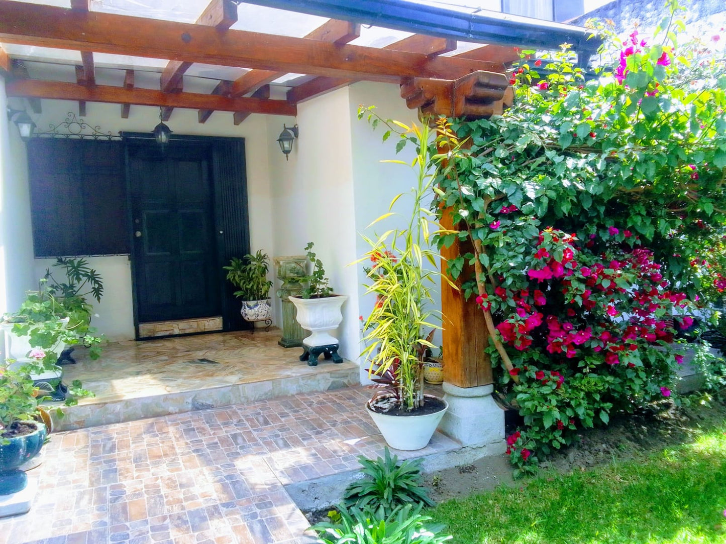SE VENDE CASA EN CUMBAYÁ