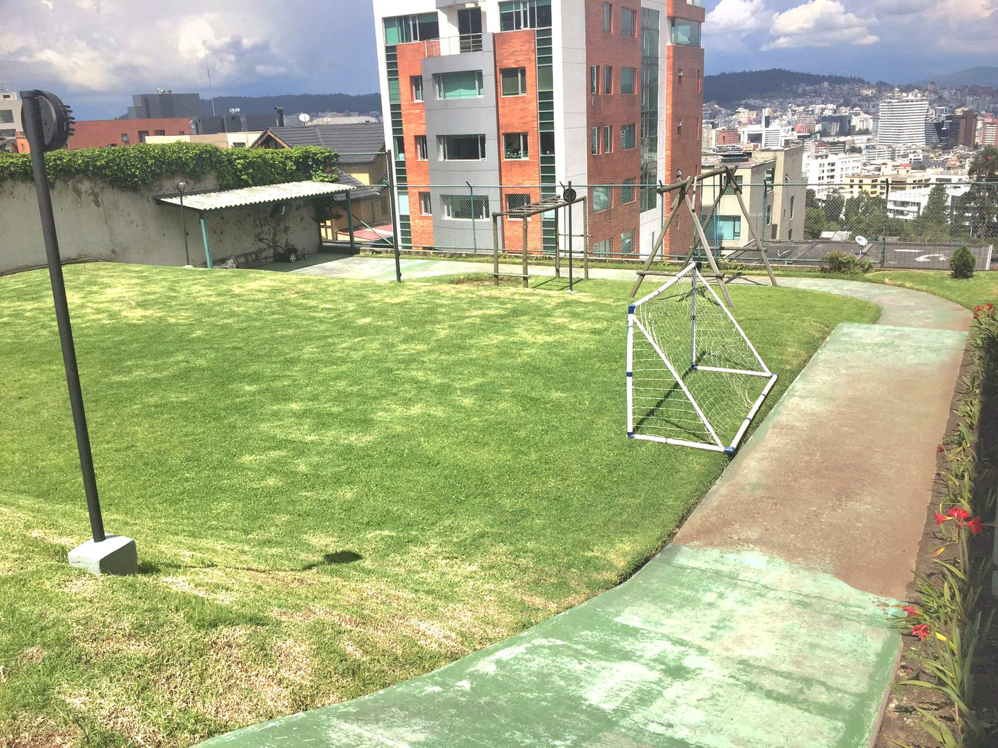 SE VENDE DEPARTAMENTO SECTOR QUITO TENIS