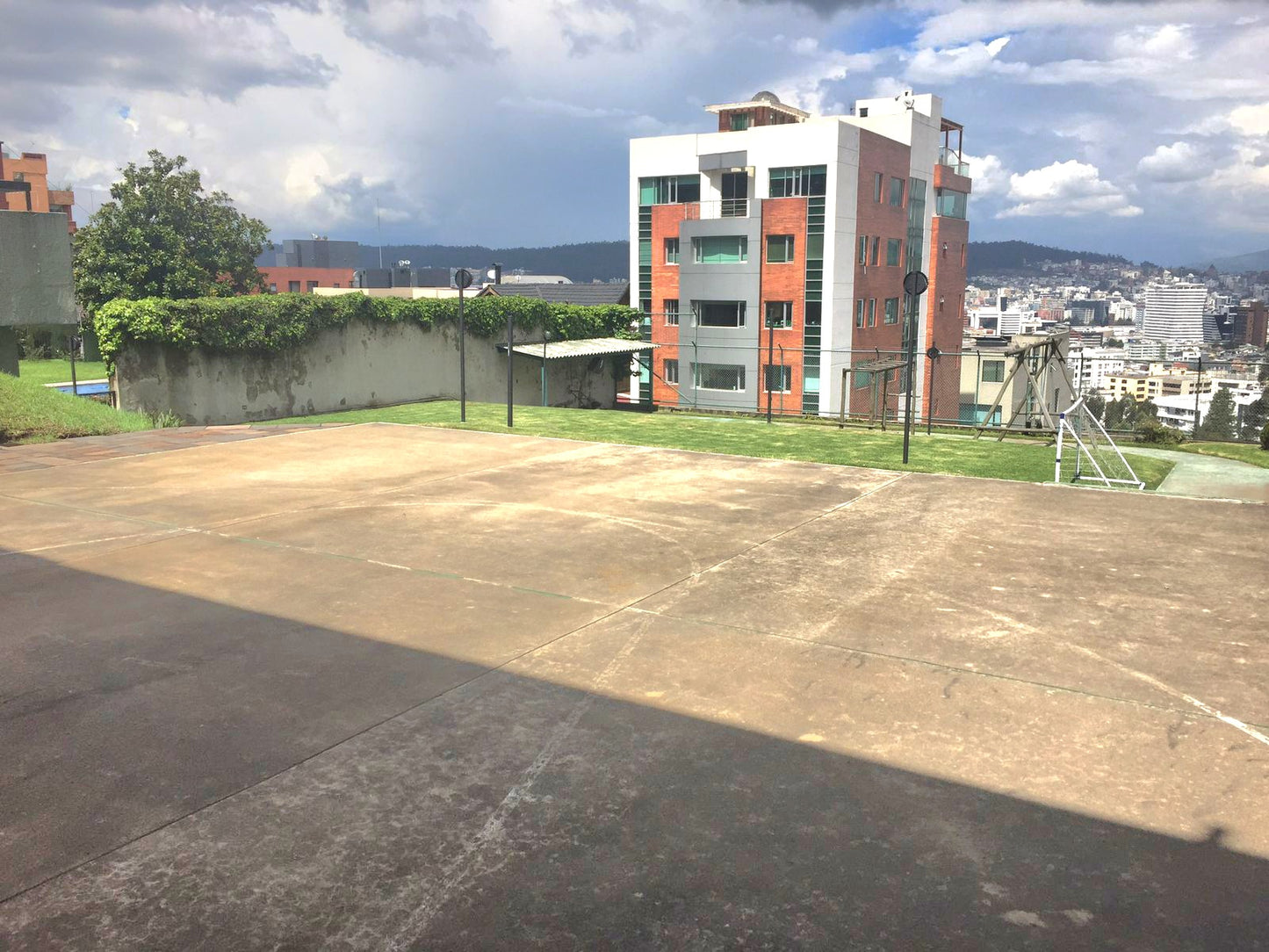 SE VENDE DEPARTAMENTO SECTOR QUITO TENIS