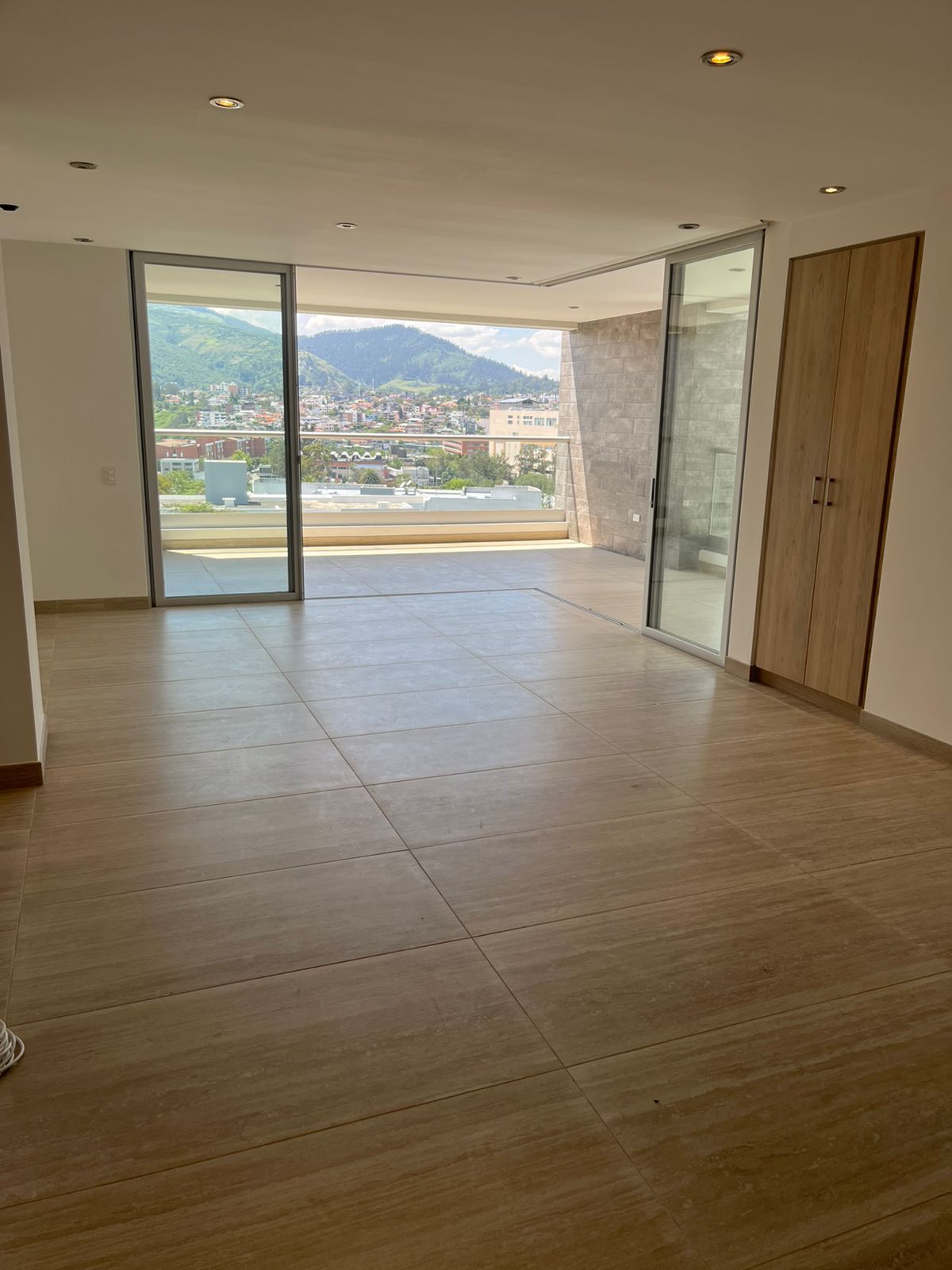 SE VENDE O SE ARRIENDA DEPARTAMENTO SECTOR CUMBAYÁ