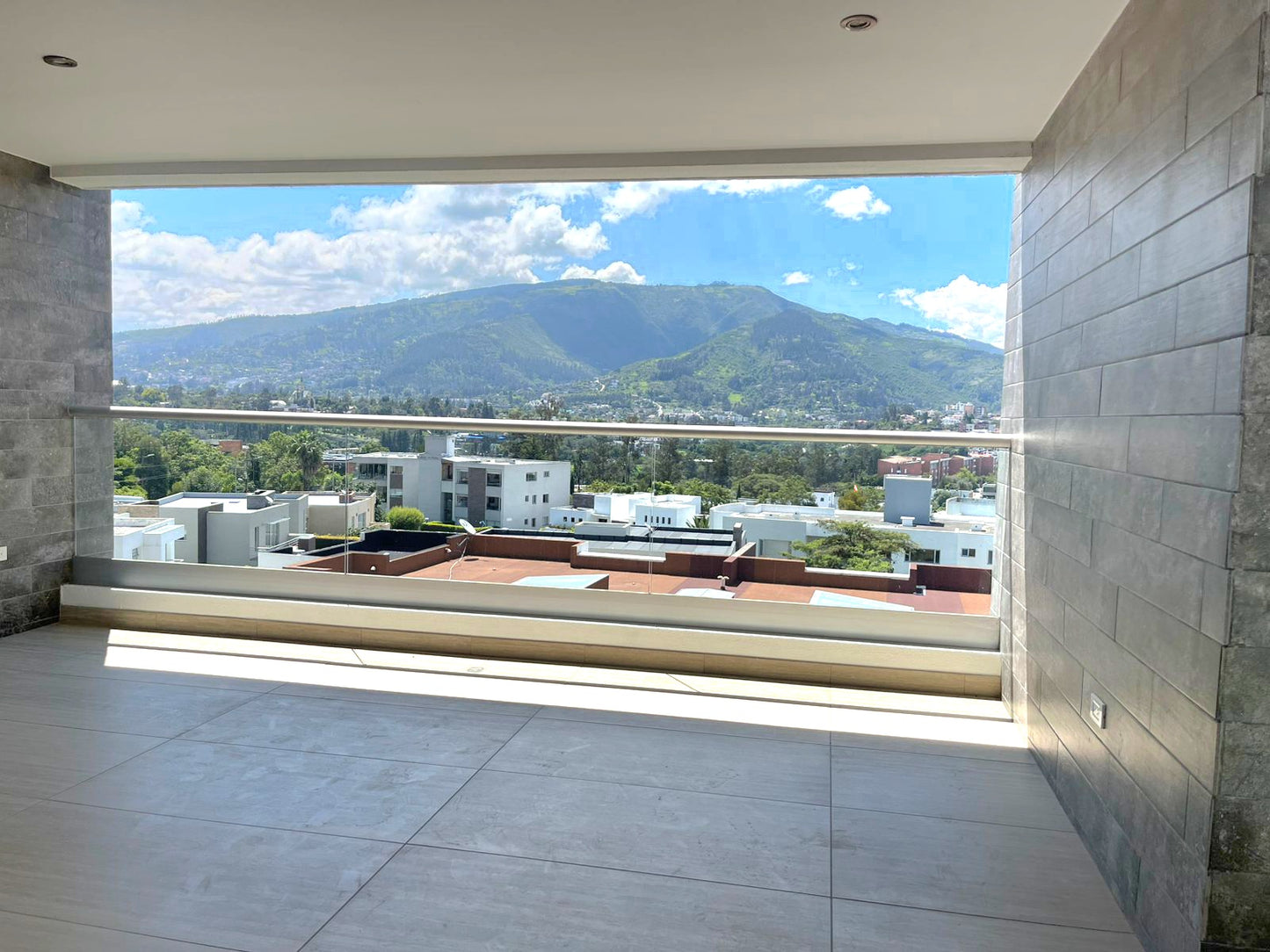SE VENDE DEPARTAMENTO EN CUMBAYÁ