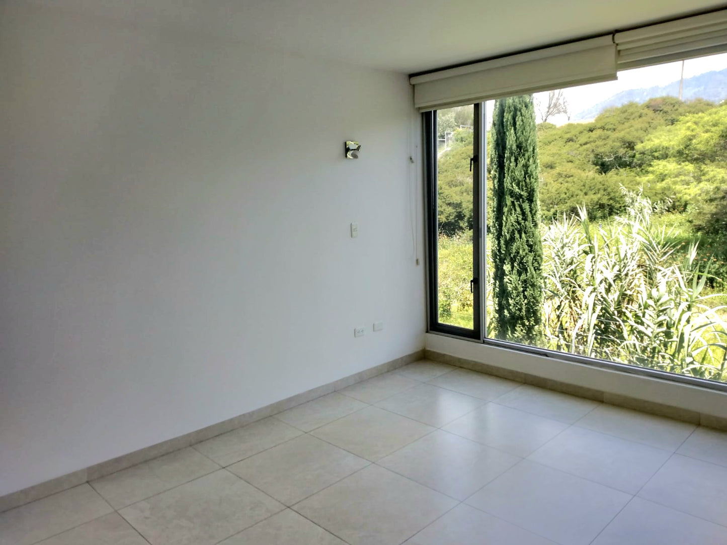 SE ARRIENDA SUITE SECTOR CUMBAYÁ