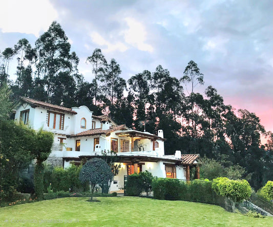 SE VENDE CASA EN NAYON