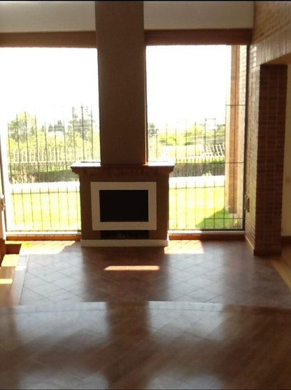 SE VENDE CASA EN CUMBAYÁ