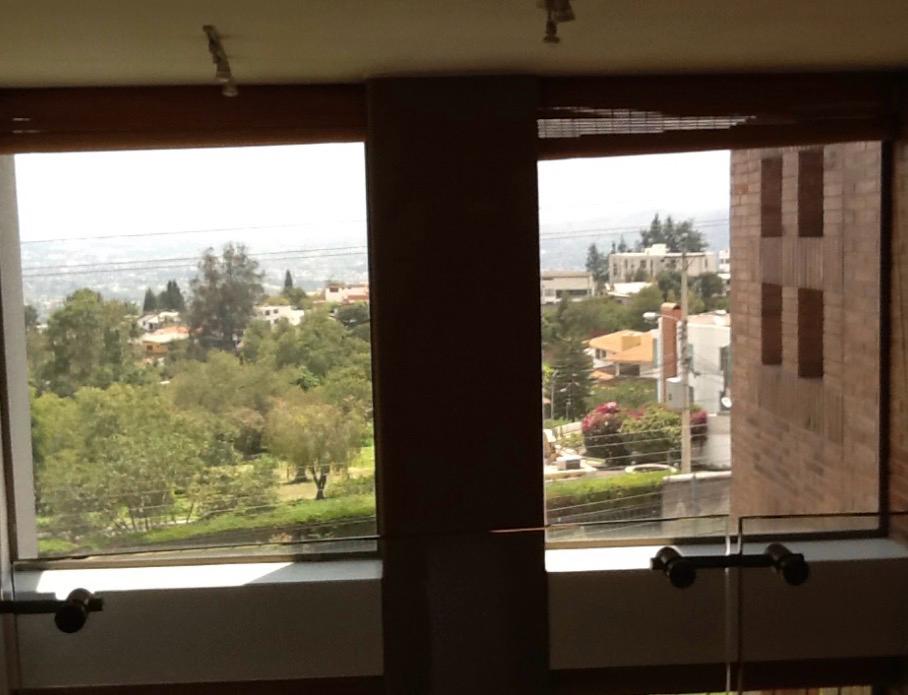 SE VENDE CASA EN CUMBAYÁ