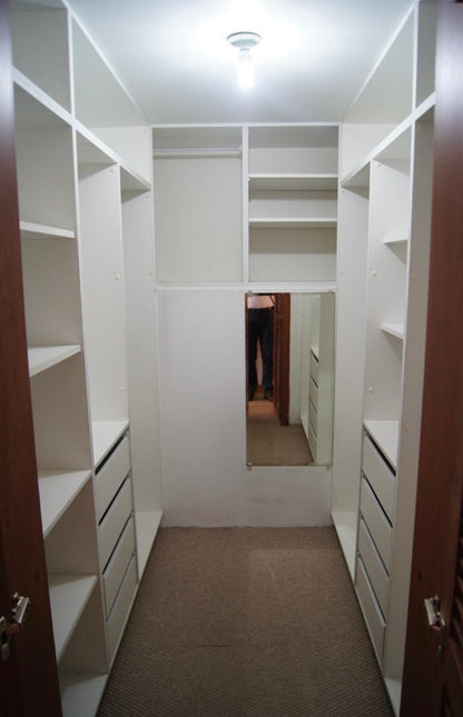 SE VENDE CASA EN CUMBAYÁ
