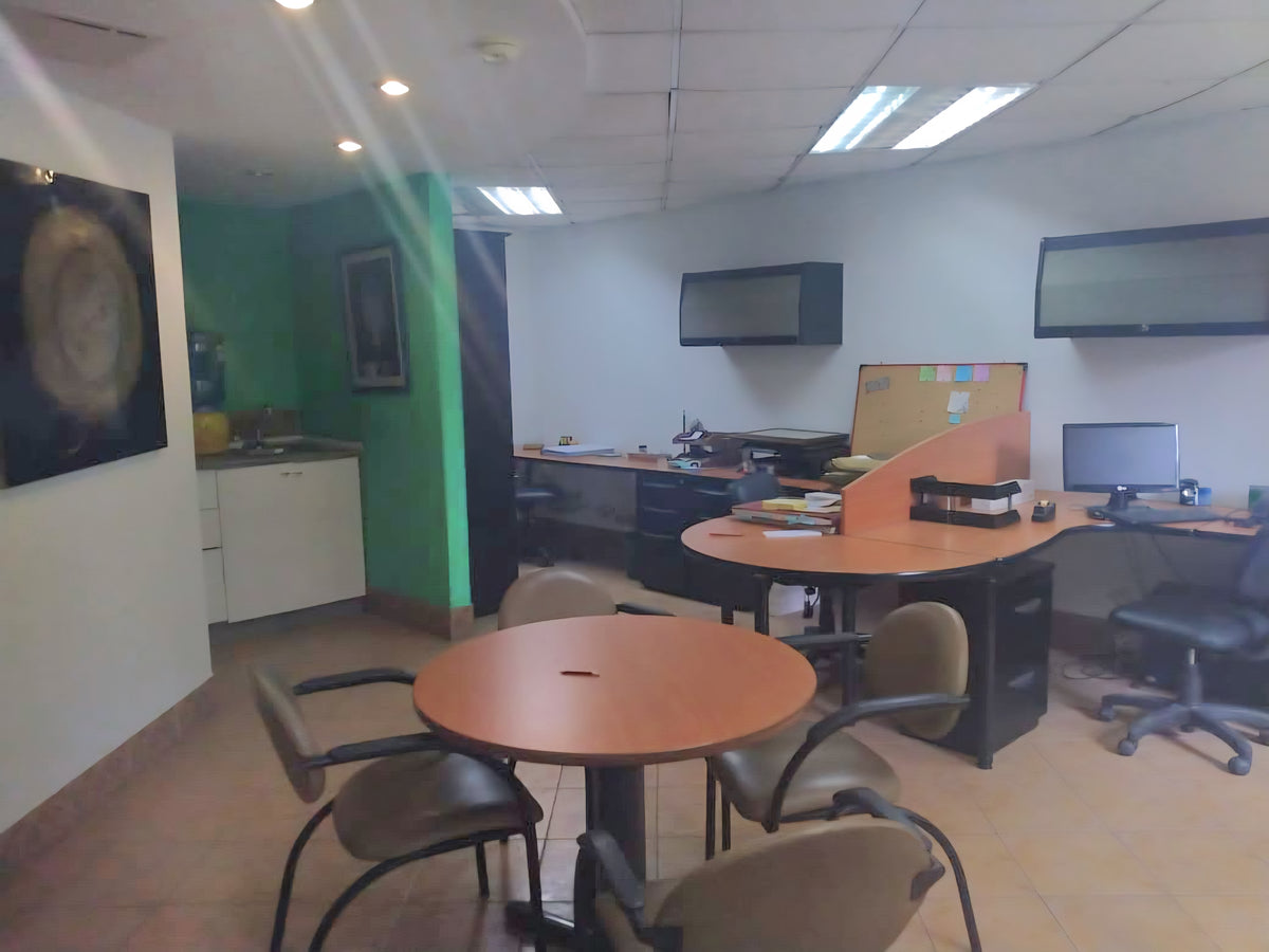 SE ARRIENDA CASA COMERCIAL PARA OFICINAS O NEGOCIO SECTOR WHYMPER.