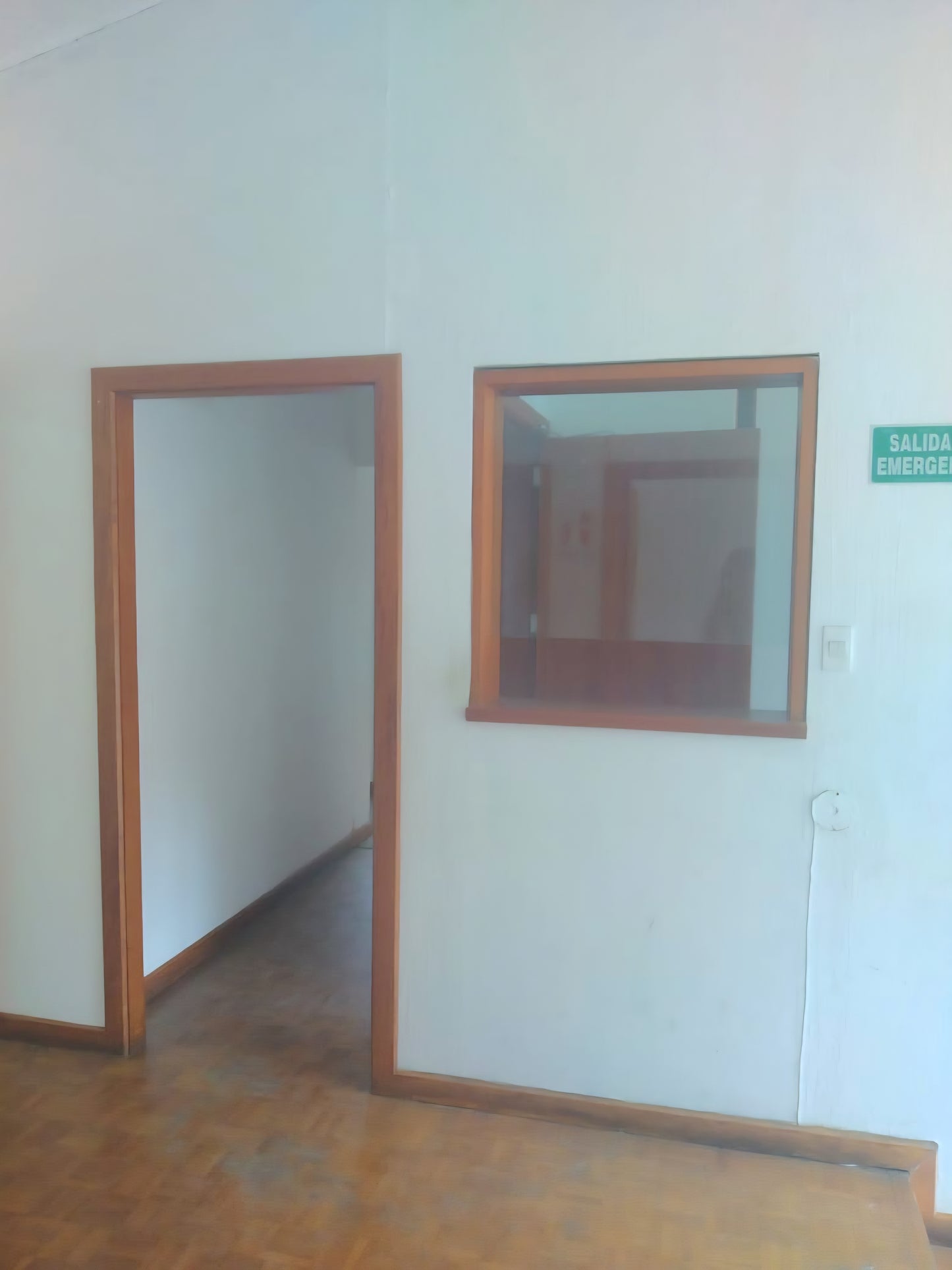 SE ARRIENDA CASA COMERCIAL PARA OFICINAS O NEGOCIO SECTOR WHYMPER.