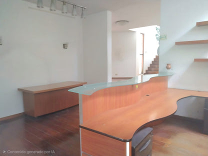 SE ARRIENDA CASA COMERCIAL PARA OFICINAS O NEGOCIO SECTOR WHYMPER.