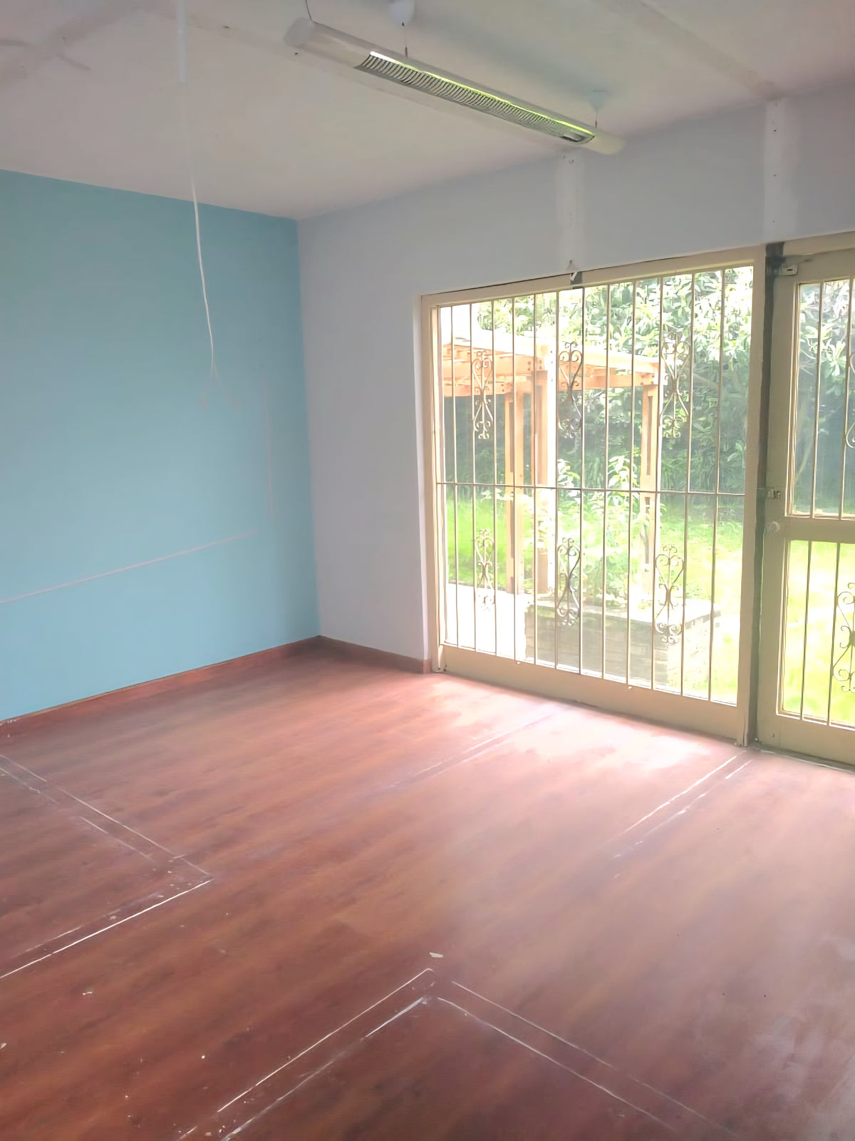 SE ARRIENDA CASA COMERCIAL PARA OFICINAS O NEGOCIO SECTOR WHYMPER.