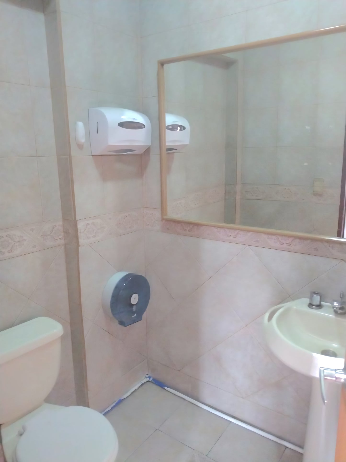 SE ARRIENDA CASA COMERCIAL PARA OFICINAS O NEGOCIO SECTOR WHYMPER.