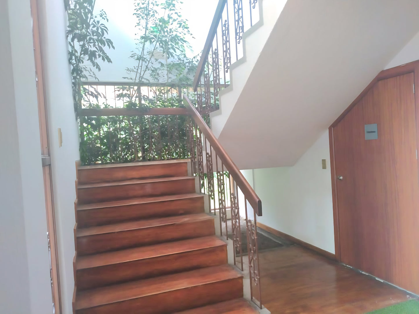 SE ARRIENDA CASA COMERCIAL PARA OFICINAS O NEGOCIO SECTOR WHYMPER.