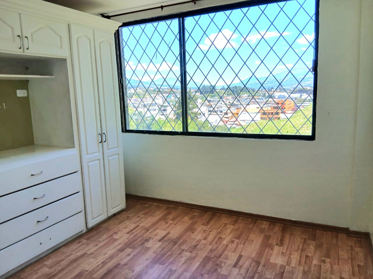 SE VENDE DEPARTAMENTO EN SANGOLQUI SECTOR SELVA ALEGRE.