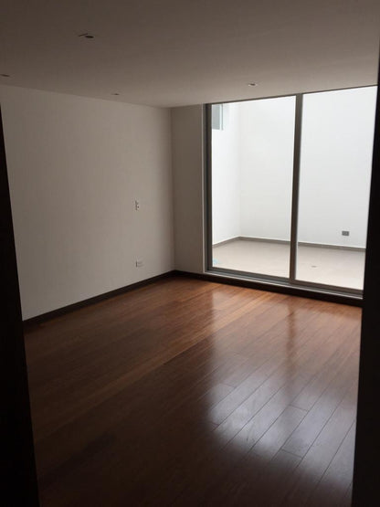 SE VENDE SUITE SECTOR LOMAS DE MONTESERRIN
