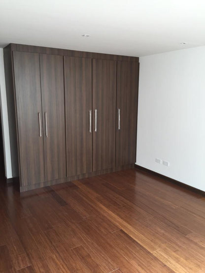 SE VENDE SUITE SECTOR LOMAS DE MONTESERRIN