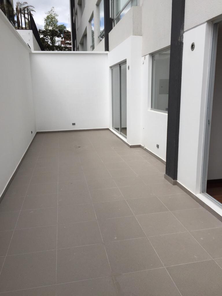 SE VENDE SUITE SECTOR LOMAS DE MONTESERRIN