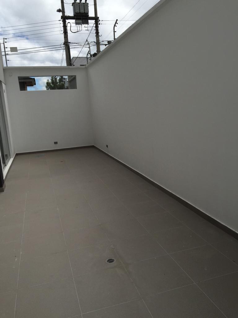 SE VENDE SUITE SECTOR LOMAS DE MONTESERRIN