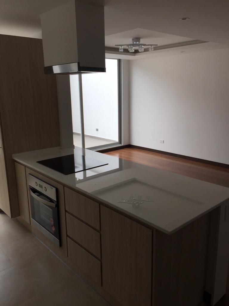 SE VENDE SUITE SECTOR LOMAS DE MONTESERRIN